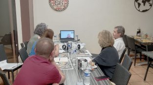 Una de les primeres reunions que es van fer per parlar de l'APEU