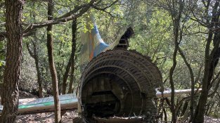 Restes de l'avió DC-6 adaptat per a extinció d'incendis