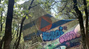 Restes de l'avió DC-6 adaptat per a extinció d'incendis