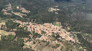 A Agullana l'Índex Socioeconòmic Territorial (IST) se situa en el 105,3