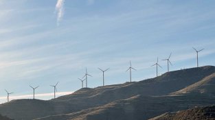 arc eòlic a Navarra. El Govern autoritza la construcció del parc eòlic Galatea a la Jonquera que inclou nou molins de vent.