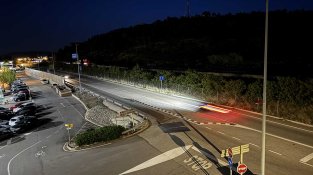 Sense enllumenat des de fa dies al tram més urbà de la N2. Image d'avui dimarts a les 22.19 h