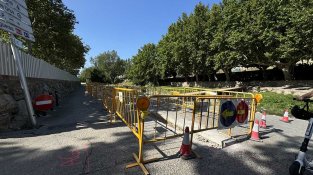 Obres al carrer del Pont i passallís del Llobregat