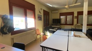 Després de l'estiu pintaran i canviaran totes les obertures