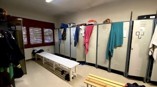 La zona de vestidors està pendent de reformar