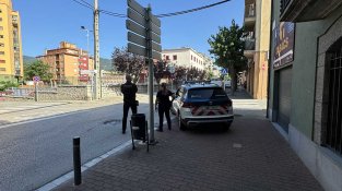 Mossos d'Esquadra al carrer Major de la Jonquera