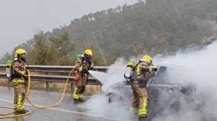 Incendiat un vehicle a l'AP-7 al Portús