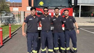 Bombers voluntaris de la Jonquera ja estan treballant avui sobre el terreny