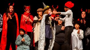 Representació dels 'Pastorets' a càrrec d'infants jonquerencs