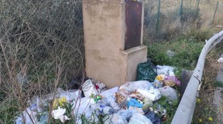 Aparició de deixalles a la Campa d'importació de la duana de la Jonquera