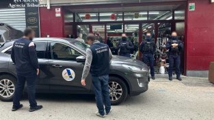 Comís de mercaderia falsificada en 3 locals del Portús