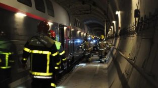Més de 200 efectius d'emergències participen en un simulacre d'accident de tren al túnel del Pertús