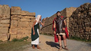 Visita teatralitzada a la ciutat ibèrica d'Ullastret