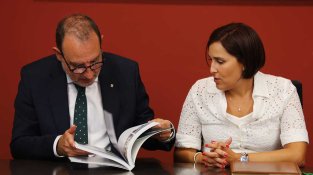 El conseller Ramon Espadaler visita l'Ajuntament de La Jonquera i el Museu Memorial de l'Exili (MUME)