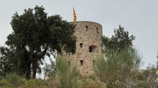 La Torre del Serrat de la Plaça, l’altra sentinella de la Jonquera