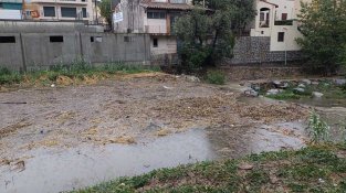 La Jonquera s'apropa als 50 litres per m2. La resclosa de correus aquest matí