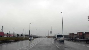 La pluja intensa obliga a tancar accessos al riu i a circular amb precaució