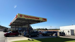 Cues són constants a les gasolineres de la Jonquera