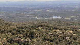 El Mas de Santa Llúcia i els Estanys de la Jonquera i Canadal al fons dissabte passat