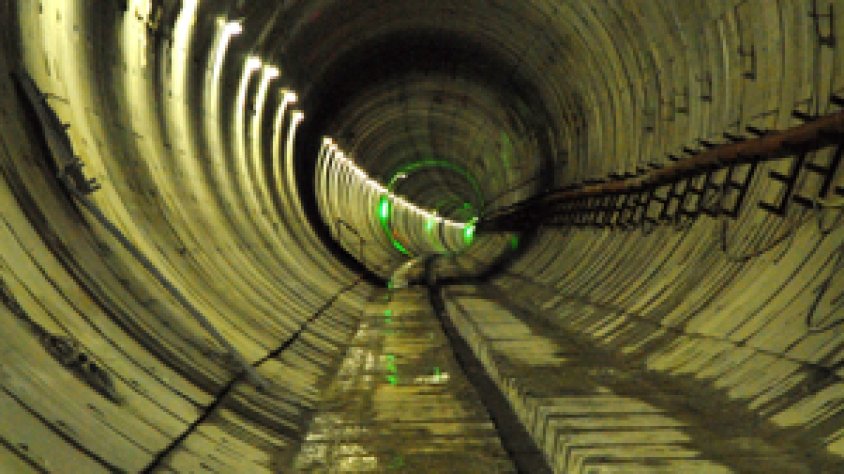 El túnel marca la frontera