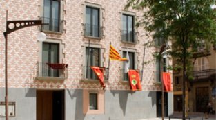 Avui, Ple Municipal i acte de protesta a les portes de l'Ajuntament