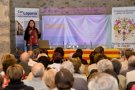 Ple total als porxos de Can Laporta per assistir a una xerrada sobre el càncer