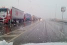 La nevada arriba a la Jonquera i França talla la frontera als camions