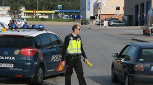 Xoca contra un cotxe de la Policia Nacional a la Jonquera i acaba detingut per anar begut i conduir sense permís. Imatge d'arxiu.