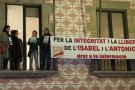 Unes 250 persones es concentren a la Jonquera per reclamar dret a la informació