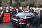 Uns 150 estanquers nord-catalans tallen la carretera prop del Portús