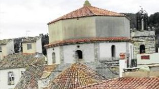 La cúpula de l'església parroquial dede Santa Maria de la Jonquera