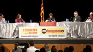 Imatge d'arxiu. Infojonquera orgaitzant un debat de política municipal l'any 2011.