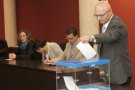 El PP es vota a si mateix a l´últim moment i permet a CiU mantenir-se en el govern 