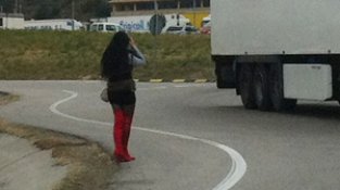 Prostitució a la rotonda d'Agullana