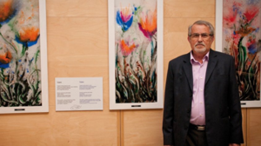 Jaume Mach a la sala d'exposicion dels Baixos de Can Laporta