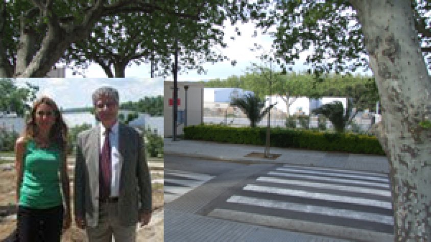 Sònia Martínez i Eudald Casadesús als terrenys on es construirà l'oficina provisional dels Mossos