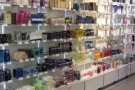 Detingudes dues dones a La Jonquera per robar 1.500 euros en perfums