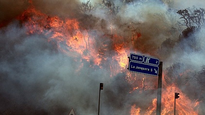Sortida de l'AP7 a l'alçada de la Jonquera