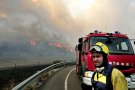 Bombers nord-catalans, tres mitjans aeris estatals i la UME col·laboren en l'extinció de l'incendi