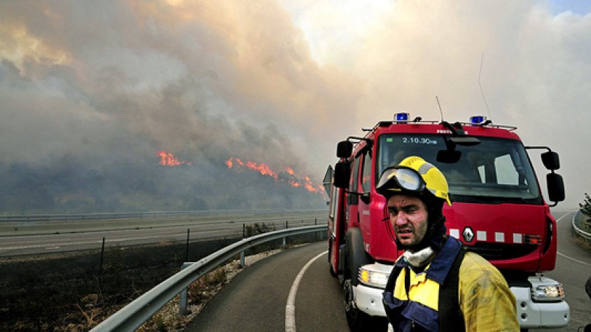 Bombers UME a la zona de l'autopista