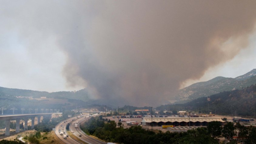Una de les primeres imatges a l'inici de l'incendi