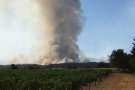 Dilluns tarda i el foc continua fora de control