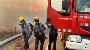 Centenars de bombers d'arreu de Catalunya van treballar a la zona durant dies