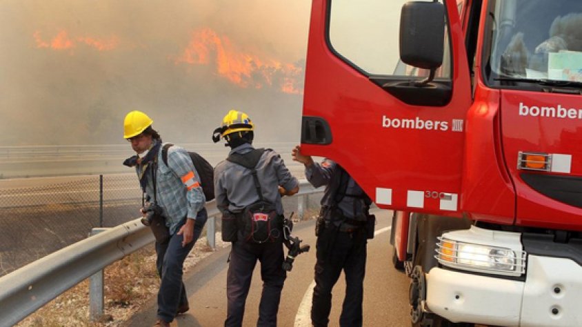 Una dotació dels primers bombers que van arribar a La Jonquera, on va començar el for el 22 de juliol