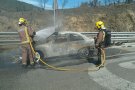 Un vehicle s´incendia a la sortida 1 de l’AP7