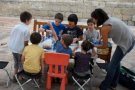 Set alumnes d'Agullana dinen amb carmanyola a la plaça