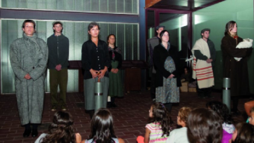 Alguns dels membres de Teiatru a la Ruta Teatral del 10 de setembre passat, davant el MUME