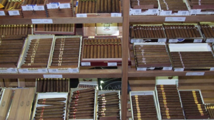 Cava de cigars en un estanc local