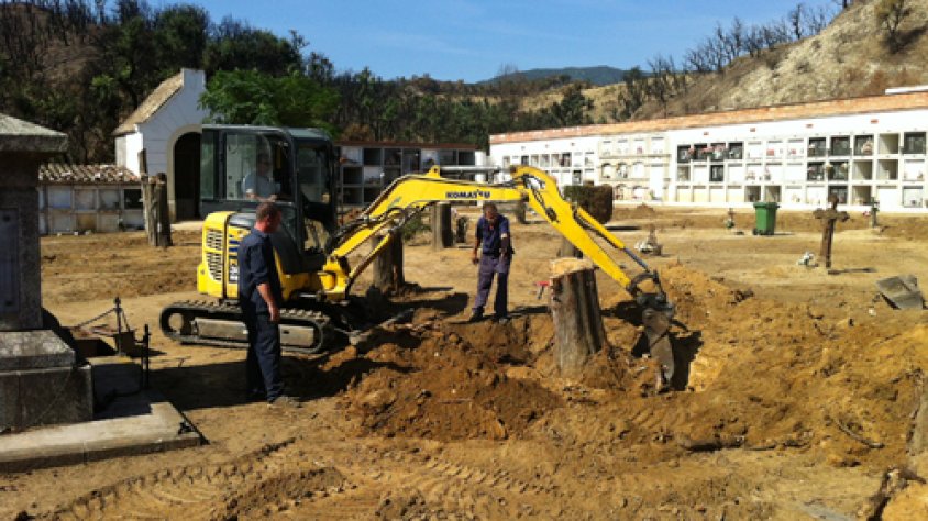 Obres de neteja i restauració al cementiri municipal