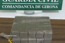 Detingut un viatger a la Jonquera amb 10 quilos d'haixix en una motxilla